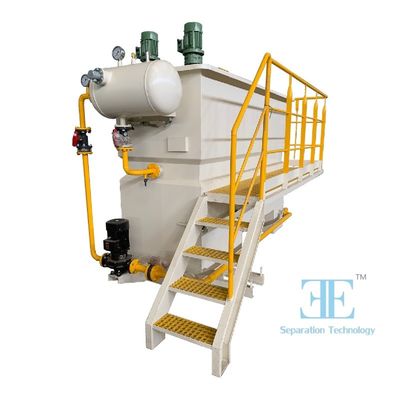 Proceso de tratamiento de agua por flotación con aire disuelto para un dispositivo de desnatado eficaz en la eliminación de aceite o sólidos